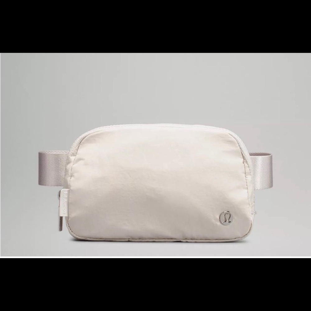 Lululemon Everywhere Belt Bag - NWT
